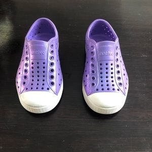 NATIVES- Jefferson style -Iridescent purple sz8